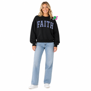 เสื้อสเวตเชิ้ตคอวีลายตาราง Faith Gingham ปักลายแบบ Tackle Twill เสื้อสเวตเชิ้ตคอเต่าลายตาราง เสื้อสเวตเชิ้ตสำหรับฤดูหนาว - Product Image 4