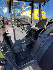 Tractor agrícola Claas Nectis 267 F - Product Image 4