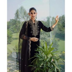 ROPA FORMAL HILO DE TERCIOPELO CON SECUENCIA TRABAJO FONDO SUPERIOR CON DUPATTA BLACK Kurta sets - Product Image 2