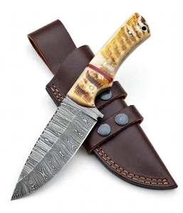 Couteau d'extérieur artisanal en acier Damas, manche en corne de cerf, travail de finition sur le dos, étui en cuir - Product Image 5