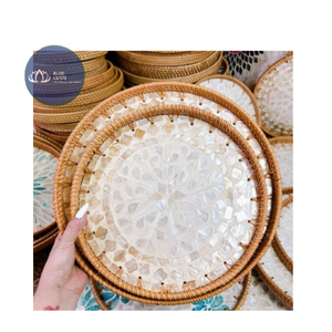 สินค้าขายดี |   ถาดหวายทำมือรักษ์โลกสำหรับเสิร์ฟอาหารและเครื่องดื่ม |   ตะกร้าหวายตกแต่งลายดอกไม้สำหรับตกแต่งโต๊ะ-สีฟ้า - Product Image 1