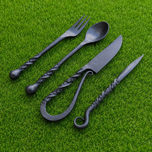 Ensemble de couverts vikings médiévaux nordiques en acier inoxydable, fabriqués à la main, pour événements historiques et cuisines rustiques - Product Image 4