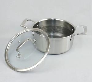 Cazuelas metálicas aptas para cocineros principiantes y expertos, diseño duradero que reduce la necesidad de reemplazos. - Product Image 1