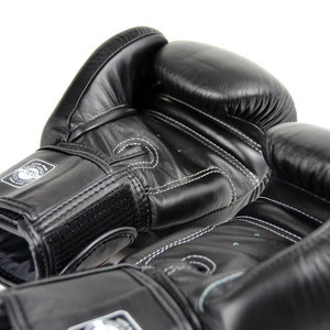 Gants d'entraînement et de sparring de boxe thaïlandaise Twins, haute qualité, ajustables, protection UV, en cuir PU personnalisé - Product Image 3