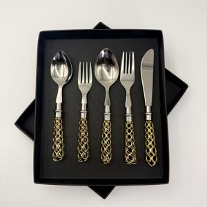 Ensemble de couverts en acier inoxydable poli miroir de style unique, 5 pièces avec manche doré, ensemble de couverts miroir pour mariage - Product Image 1