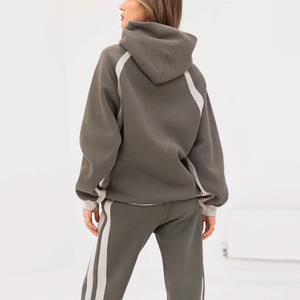 Ensemble de survêtement professionnel pour femme, personnalisable, léger et respirant, idéal pour les séances de course - Product Image 3