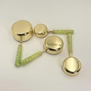 Juego de 4 Tazas y Cucharas Medidoras de Acero Inoxidable con Mango de Resina Dorada de Alta Calidad, Aptas para Lavavajillas y Congelador - Product Image 5