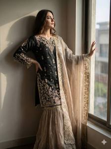 Conjunto Sharara de seda pesada bordada para mujer, con dupatta, largo hasta el suelo, estilo étnico, para bodas y fiestas, en oferta. - Product Image 4