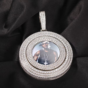 Colgante Giratorio con Foto, Colgante Redondo con Incrustaciones de Diamantes, Colgante Personalizado con Imagen, Colgante Giratorio con Recuerdo, Colgante de Regalo Estilo Hip Hop - Product Image 1