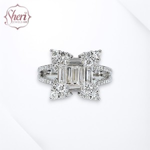 [Sheri Jewels] Elegante Anillo de Diamantes Naturales en Oro Blanco Sólido de 18K con Corte Baguette para Mujer - Regalo para Ella - Product Image 1