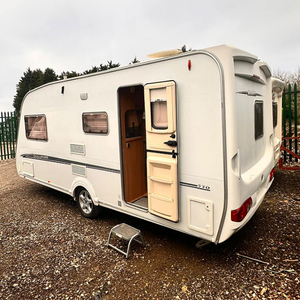 Caravane de voyage familiale avec intérieur spacieux, maniabilité aisée et fonctions de remorquage sur autoroute fluides - Product Image 1