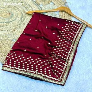 Fournisseur indien de saris et chemisiers traditionnels en soie Vichitra bicolore, richement brodés avec du papier Gota, de la marque Saree Love. - Product Image 1