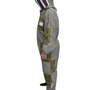 Combinaison de travail moderne et ventilée pour apiculteurs, fabriquée au Pakistan, pour une expérience confortable, tenue professionnelle et sportive. - Product Image 1