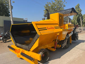 Machine à finir le bitume industrielle, alimentée par moteur, haute efficacité, contrôle précis du bitume, largeur de pavage de 2500 à 5000 mm - Product Image 3