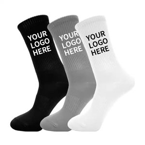 ถุงเท้ากีฬาแบบยาว สีกรมท่า ปักลายองุ่น สำหรับทุกเพศ ผลิตจากผ้าฝ้าย 80% ผสมพลาสติก 17% และวัสดุอื่นๆ 3%  ใส่สบาย เหมาะสำหรับออกกำลังกาย - Product Image 3