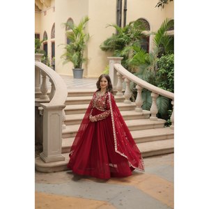 Robe de soirée brodée de paillettes - Multi-broderie - Élégante - Robe multi-travaux pour les occasions spéciales - Product Image 2