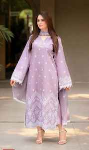 Robes de mariée personnalisées pour femmes, élégantes tenues Shalwar Kameez de style indien, robe brodée en tissu lawn et dupatta en tulle. - Product Image 4