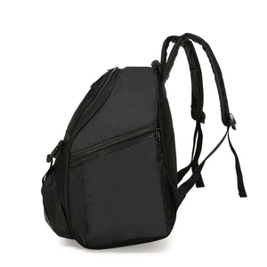 Sac de basketball unisexe personnalisé pour l'extérieur avec fermeture éclair antivol, matériau de haute qualité, fabriqué au Pakistan, en vente - Product Image 3