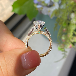 Bague de fiançailles et de mariage classique en diamant taille poire de 6,30 carats, or jaune 14 carats plaqué rhodium, Iced Jewelz Party - Product Image 3