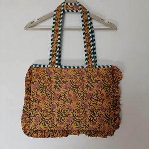 Funda Acolchada para Portátil con Estampado Floral Naranja y Correas para el Hombro, Bolsa de Transporte Protectora y Elegante, Modelo T-1 de Shree Balajee Garments - Product Image 1