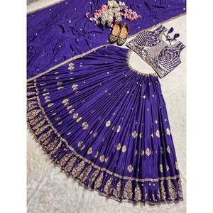 Magnifique Lehenga Choli brodé violet taille M avec travail de sequins pour les mariages - Product Image 4