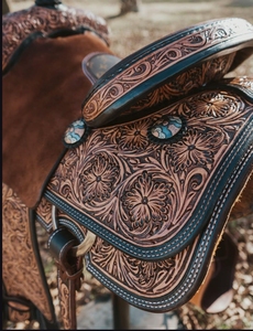 Selle Western pour cheval en cuir de buffle véritable de qualité supérieure, très demandée, avec accessoires, tailles personnalisées pour le barrel racing. - Product Image 3