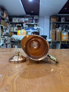 Jarra de agua de cobre hecha a mano con asa de latón: Decoración de cocina india - Product Image 4