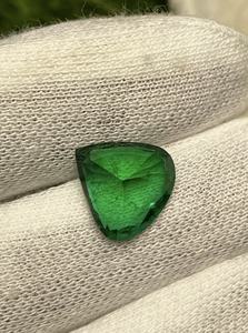 Esmeralda Natural de Zambia en Forma de Corazón, Corte Ovalado Verde Intenso, Gema Suelta para Joyería - Product Image 2