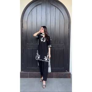 Bhanderi - Pakaian India & Pakistan yang Indah, Atasan & Bawahan Hitam Elegan dengan Dupatta Ukuran <span class=keywords><strong>M</strong></span> untuk Pakaian Pesta - Product Image 4