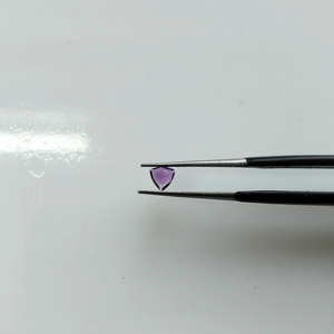 อเมทิสต์แอฟริกันธรรมชาติ 4 มม. ทรงทริลเลียนคัท สีม่วง คุณภาพดีที่สุด พลอยหลวม ปรับขนาดแล้ว สำหรับทำเครื่องประดับ ผลิตภัณฑ์จากเรดเมาน์เทน เจมส์ - Product Image 2