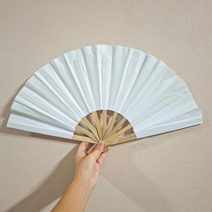 Abanicos de papel para boda con diseño de color personalizado, buen precio, abanico decorativo de mano con marco de bambú - Product Image 1