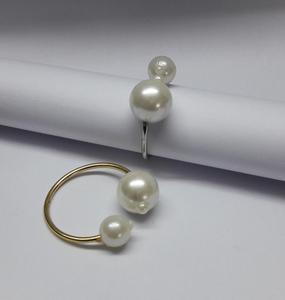 Anillos de Servilleta Redondos de Metal Plateado y Acrílico con Perlas, Diseño Floral para Bodas, Ecológicos, Artesanía - Product Image 2