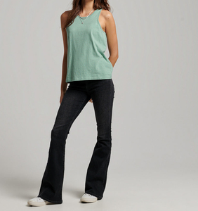 เสื้อกล้ามสีเขียวเซจสำหรับผู้หญิง – เสื้อกั๊กแขนกุดผ้าฝ้ายเนื้อนุ่มระดับพรีเมียม – สินค้าพื้นฐานสำหรับขายส่ง - Product Image 6