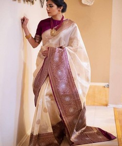 Sari indio tradicional de seda con borde morado y trabajo de zari dorado para bodas, largo hasta el suelo, corte regular para mujer - Product Image 1