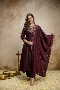 Conjunto de diseñador con bordado de secuencia codificada, top de seda Vichitra con pantalón y dupatta, completamente cosido y listo para usar. - Product Image 2