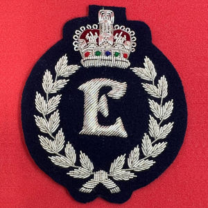 ป้ายปักลายทองคำแบบสั่งทำพิเศษคุณภาพสูงปี 2025 งานแฮนด์เมด สไตล์ใหม่ บริการ OEM ป้ายปักผ้าทวิลสำหรับขาย - Product Image 5