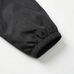 Chaqueta Cortavientos Negra con Capucha |   Anorak con Cierre de Media Cremallera |   Chaqueta Cortavientos Ligera de Estilo Urbano |   Fabricante OEM Personalizado - Product Image 5