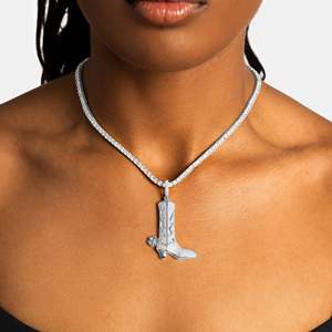 Collier pendentif botte de cowboy de luxe en argent 925 plaqué rhodium avec moissanite taille brillant rond micro-sertie, bijoux de fête pour femme - Product Image 2
