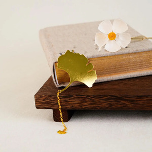 Wholesale High Quality Decorative genuine leather <b>bookmark</b> with maple leaf design for journals and planners in reasonable price - Product Image 4