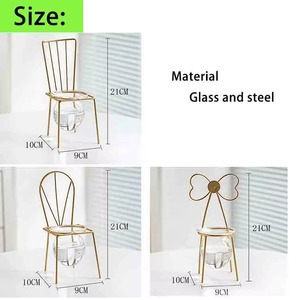 Terrarium en forme de chaise avec cadre doré pour une décoration de table de salon unique et un style intérieur accrocheur, vente en gros depuis l'Inde - Product Image 2