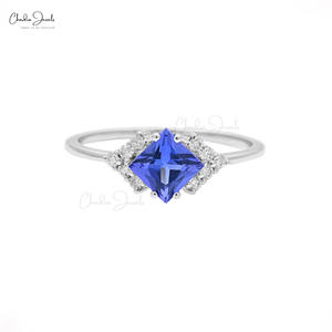 Produits tendance : Bague de fiançailles demi-halo en tanzanite et diamant taille carrée 5 mm avec or blanc 14 carats, provenant d'un fournisseur vérifié - Product Image 1