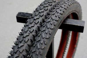 Pneu de vélo de montagne KB102 KUMA, caoutchouc naturel durable, motif en blocs, pliable, bande de roulement à picots noirs, 4PR 60tpi - Product Image 5