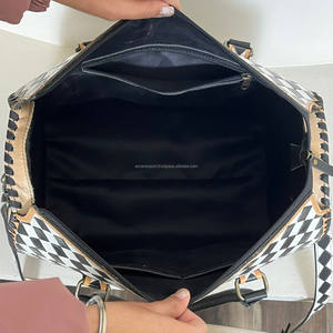 Sac de voyage Speedy 15 pouces à carreaux noir et blanc occidental avec concho turquoise, sac de voyage en cuir de vache travaillé à la main pour femmes, sac de voyage de designer - Product Image 6