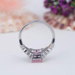 Bague de fiançailles en argent sterling 925 de haute qualité avec trois pierres certifiées, sertie de zircone cubique rose taille radiant, plaquée rhodium pour femme - Product Image 5