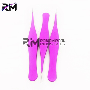 Juego de pinzas para cejas RMI de alta calidad, con punta plateada y recubrimiento en polvo de color rosa oscuro, de acero inoxidable, punta inclinada y ligeras. - Product Image 2