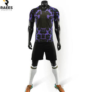 Tenues de sport confortables, ensembles d'uniformes de football en vente, légers et très demandés. - Product Image 4