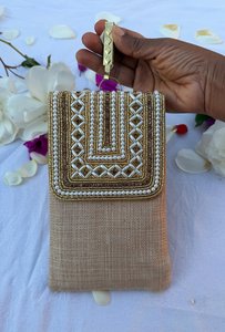 Coque de téléphone portable artisanale en TPU avec perles, motif nœud papillon et fleur de tulipe, feuille d'or pour iPhone 12/13/14/15/16/17 Pro CRAFTS - Product Image 4