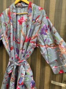 Bata de algodón con estampado de pájaros para mujer, kimono hecho a mano con diseño floral, bata de spa ligera, ropa de descanso, cuello en V para damas de honor - Product Image 5