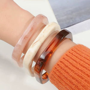 กำไลเรซิ่นสีใสล่าสุด ดีไซน์ทันสมัย ลวดลายรูปแบบนามธรรมแห่งความรัก งานฝีมือจากอินเดีย โดย AFZA ENTERPRISES - Product Image 1