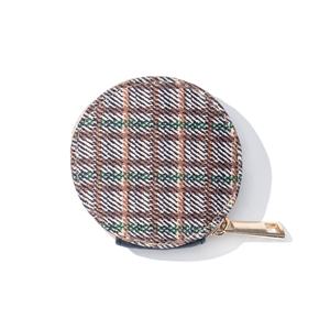 Monederos redondos de tela a cuadros OEM ODM con cierre de cremallera para un almacenamiento elegante y compacto fabricados en Bangladesh - Product Image 1
